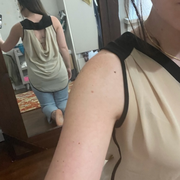 🧡Small sleeveless top with open back🧡 - Picture 4 of 4